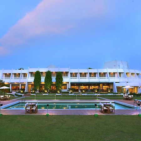 Radisson Jass Hotel, Khajurāho Exterior foto